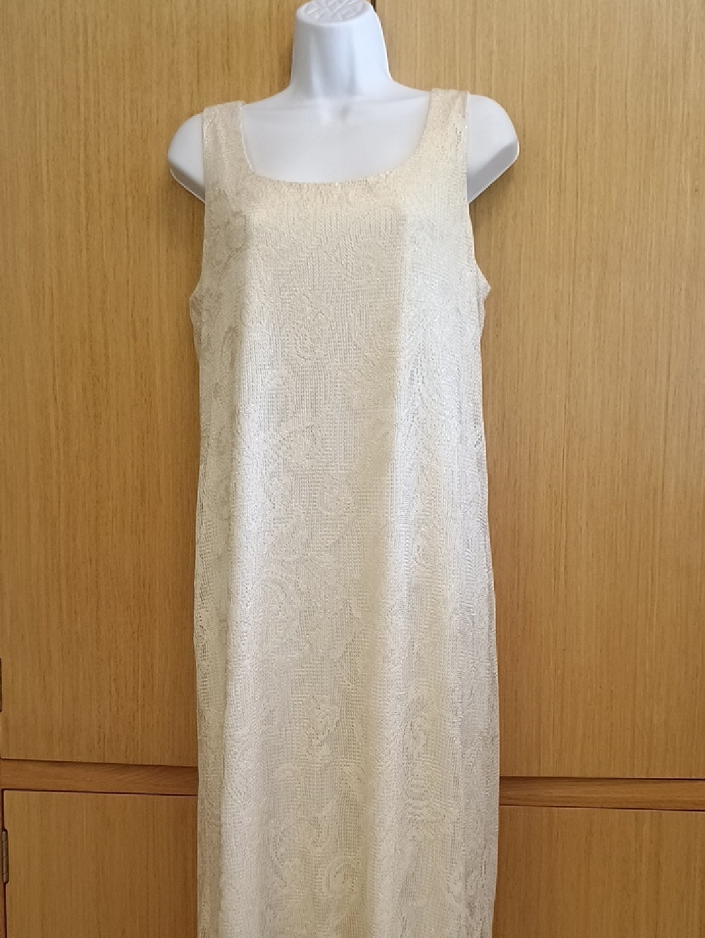 +SZ  R&M Richards SZ 16 Cream Sleeveless Metallic Textured Dress See Pictures